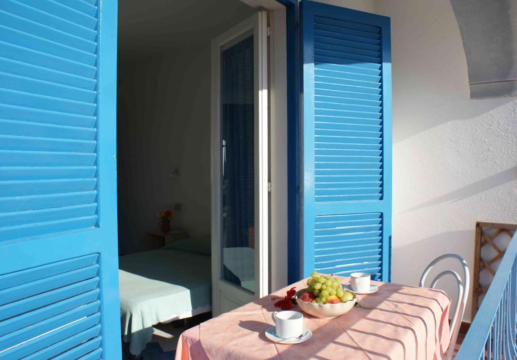 Aparthotel Villa Marinu Forio  Room photo